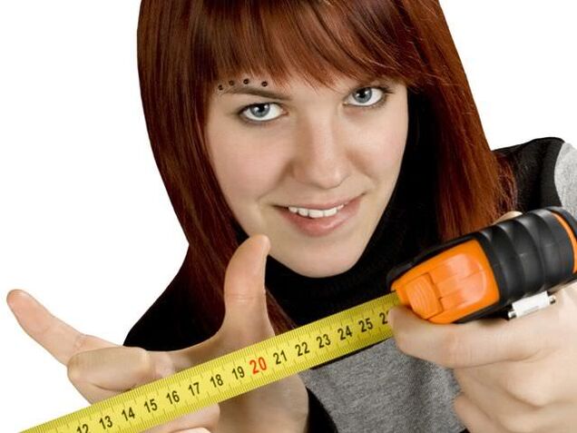 Mädchen zeigt kleinen Penis, wie man ihn vergrößert